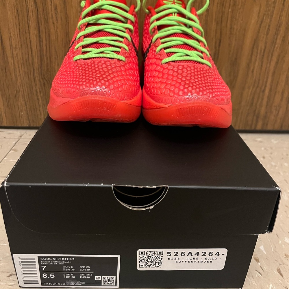 Nike Kobe Reverse Grinch - Picture 2 of 15